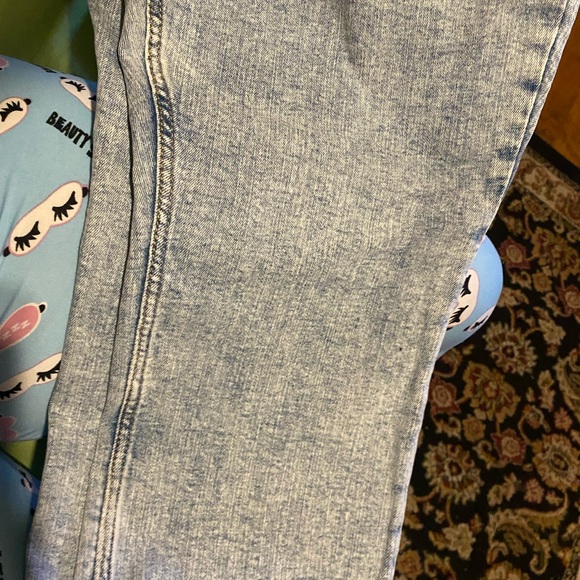 New jeans casual. - Picture 3 of 7